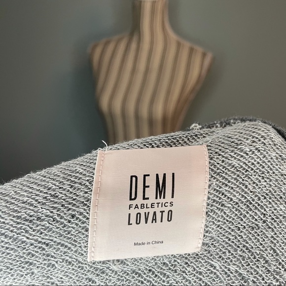 Fabletics Demi Lovato Odessa cropped sweatshirt - Picture 6 of 8